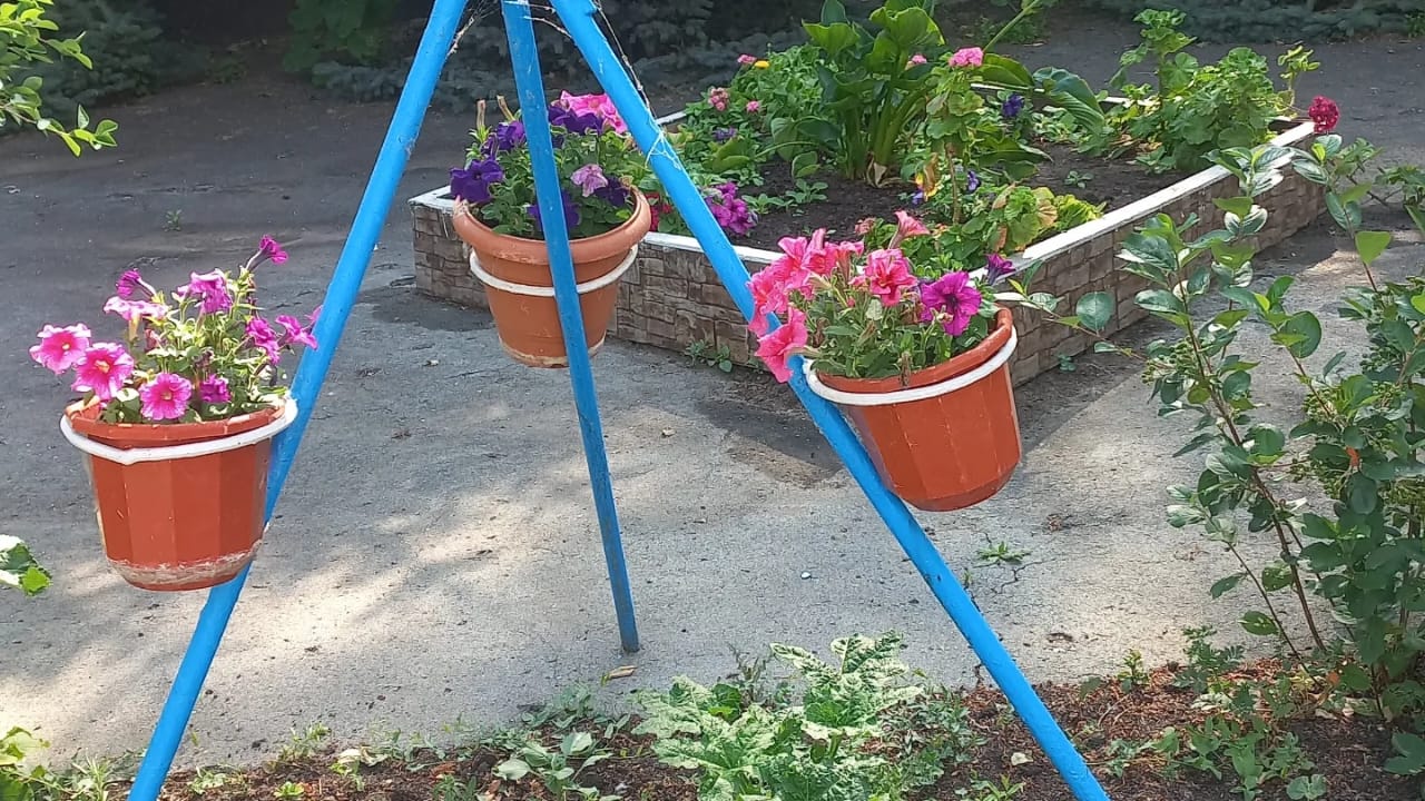 Мемлекет басшысы Қасым-Жомарт Тоқаевтың тапсырмасын орындау мақсатында балалардың жазғы демалысын сапалы әрі қауіпсіз ұйымдастыру. Покровка ауылда шағын футбол алаңы салынды, онда балалар күнде футбол ойнайды. Спортпен шұғылдану денсаулықты жақсартып қана қоймайды, сонымен қатар тәртіпті дамытуға және жақсартуға көмектеседі.