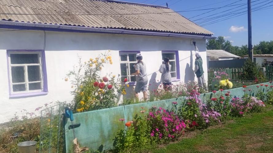 «Таза Қазақстан»: «Жасыл ел» сарбаздары тыл еңбеккерлеріне қолдау көрсетті