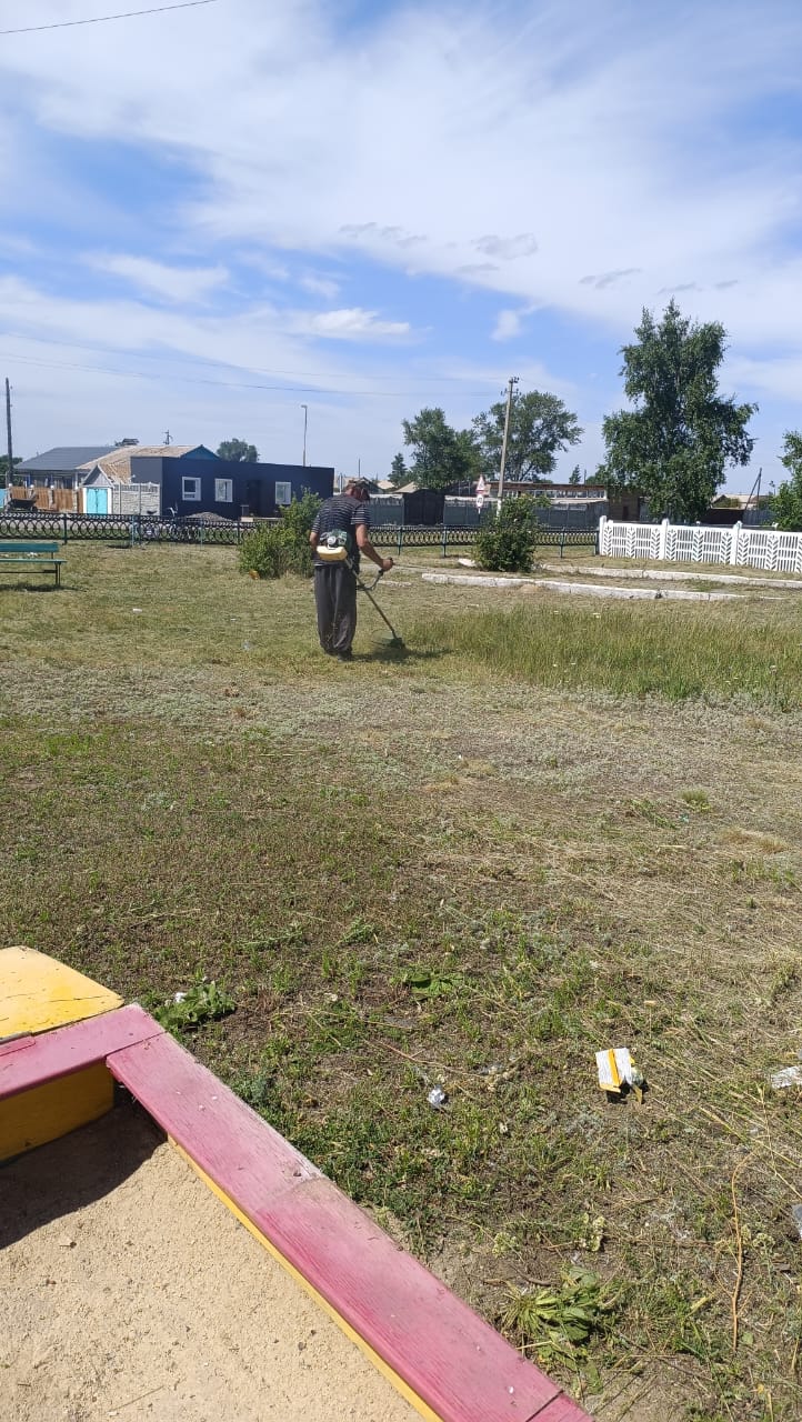 Алшан ауылында "Таза Қазақстан" бағдарламасы аясында абаттандыру жұмыстары жүргізілді.