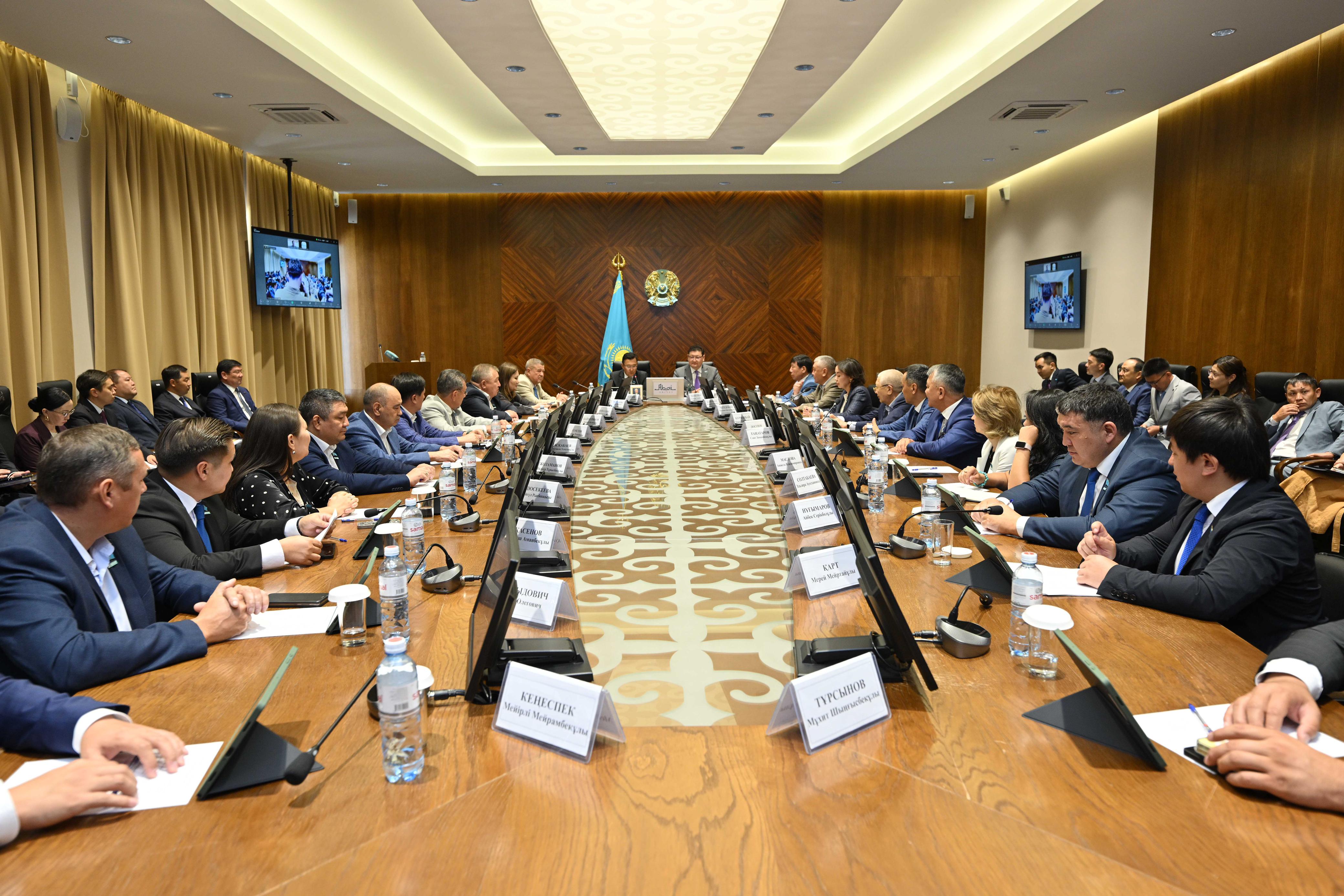 Абай облыстық мәслихатының кезектен тыс 29-ыншы сессиясы өтті