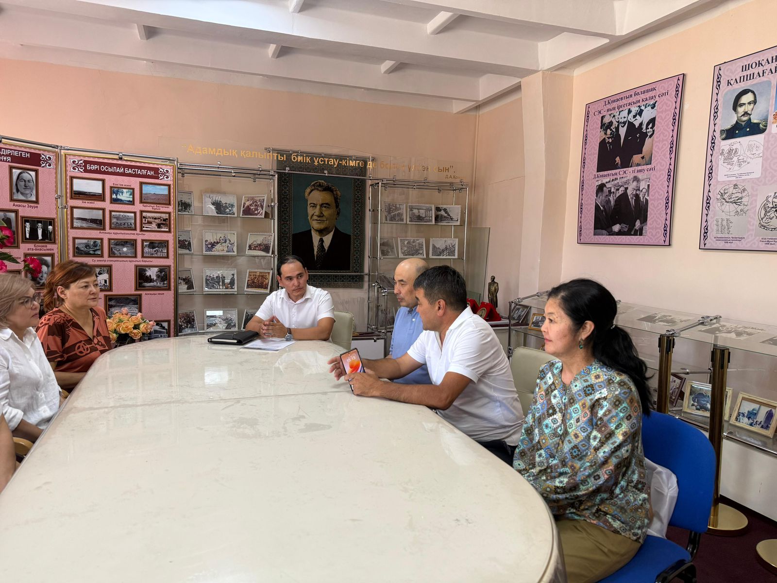 2025 жылғы 2 маусымда Алматы облысы Білім саласындағы сапаны қамтамасыз ету департаменті басшысының міндетін атқарушы Р. Асылбек І. Нүсіпбаев атындағы Алматы облыстық мектеп-интернатының түлектерімен кездесу жүргізді