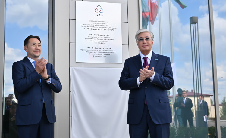 Мемлекет басшысы Астанадағы АӨСШК штаб-пәтеріне барды