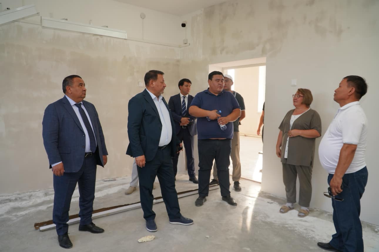 БӘЙДІБЕК: АУДАНДА БІЛІМ БЕРУ МЕКЕМЕСІ МЕН ӘЛЕУМЕТТІК ОРТАЛЫҚТАРДЫ ЖАҢҒЫРТУ ЖҰМЫСТАРЫ ҚАРҚЫН АЛУДА