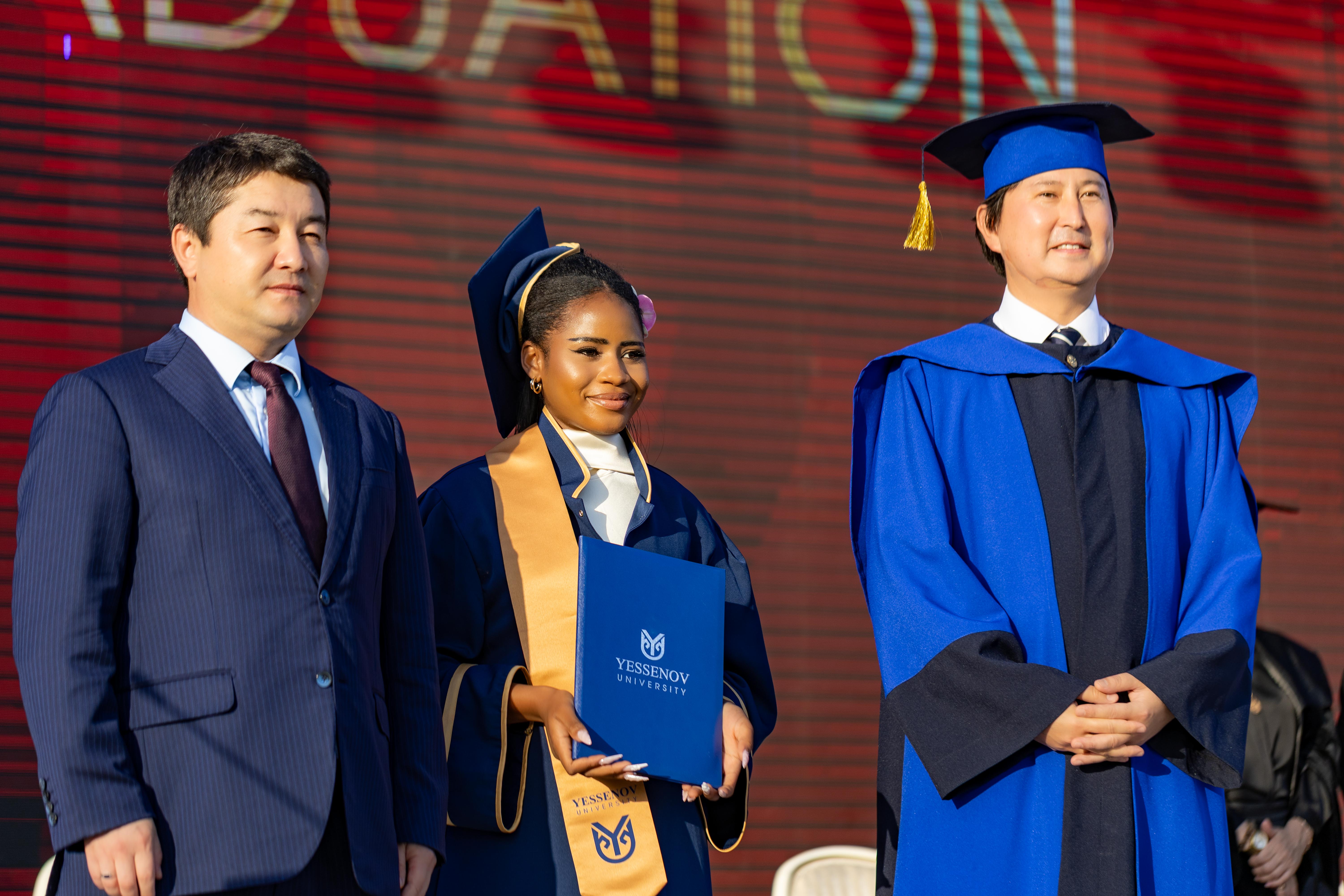 YESSENOV UNIVERSITY-ДЕ ЖАҢА ФОРМАТТАҒЫ  ДИПЛОМ ТАБЫСТАУ РӘСІМІ ӨТТІ