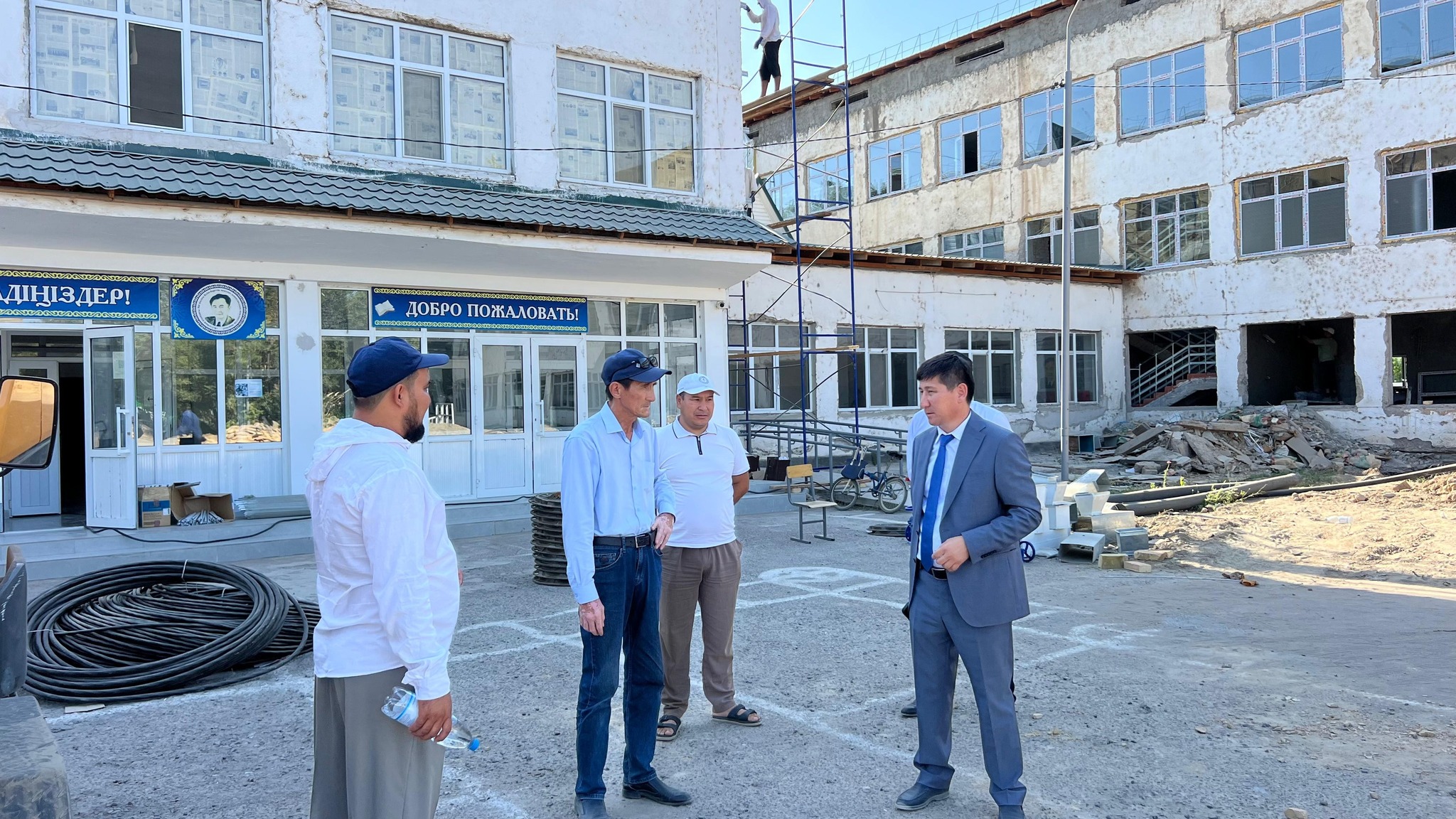 ЖАҢА ОРЫНБАСАР КҮРДЕЛІ ЖӨНДЕУДЕН ӨТІП ЖАТҚАН МЕКТЕПТЕРДІ АРАЛАДЫ