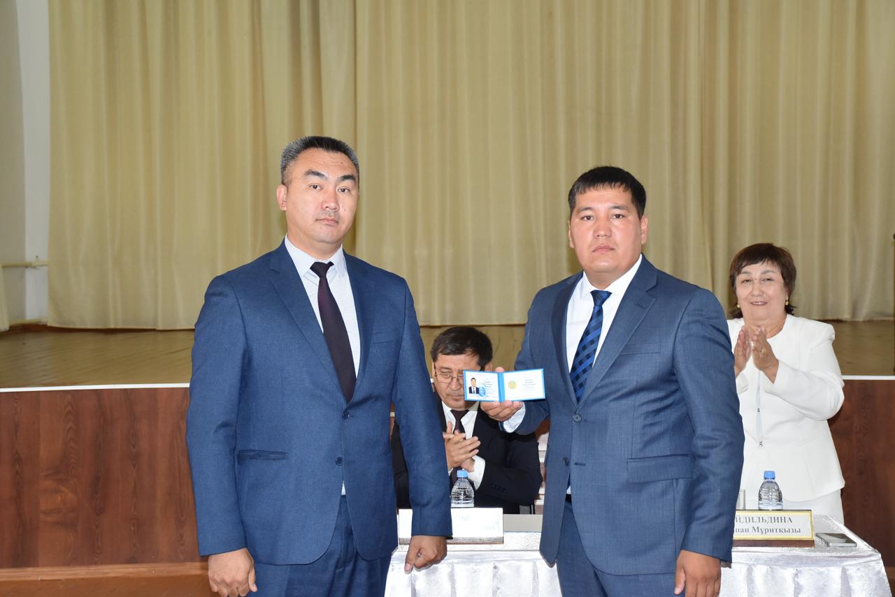 Вручение удостоверения избранному акиму Караобинского сельского округа