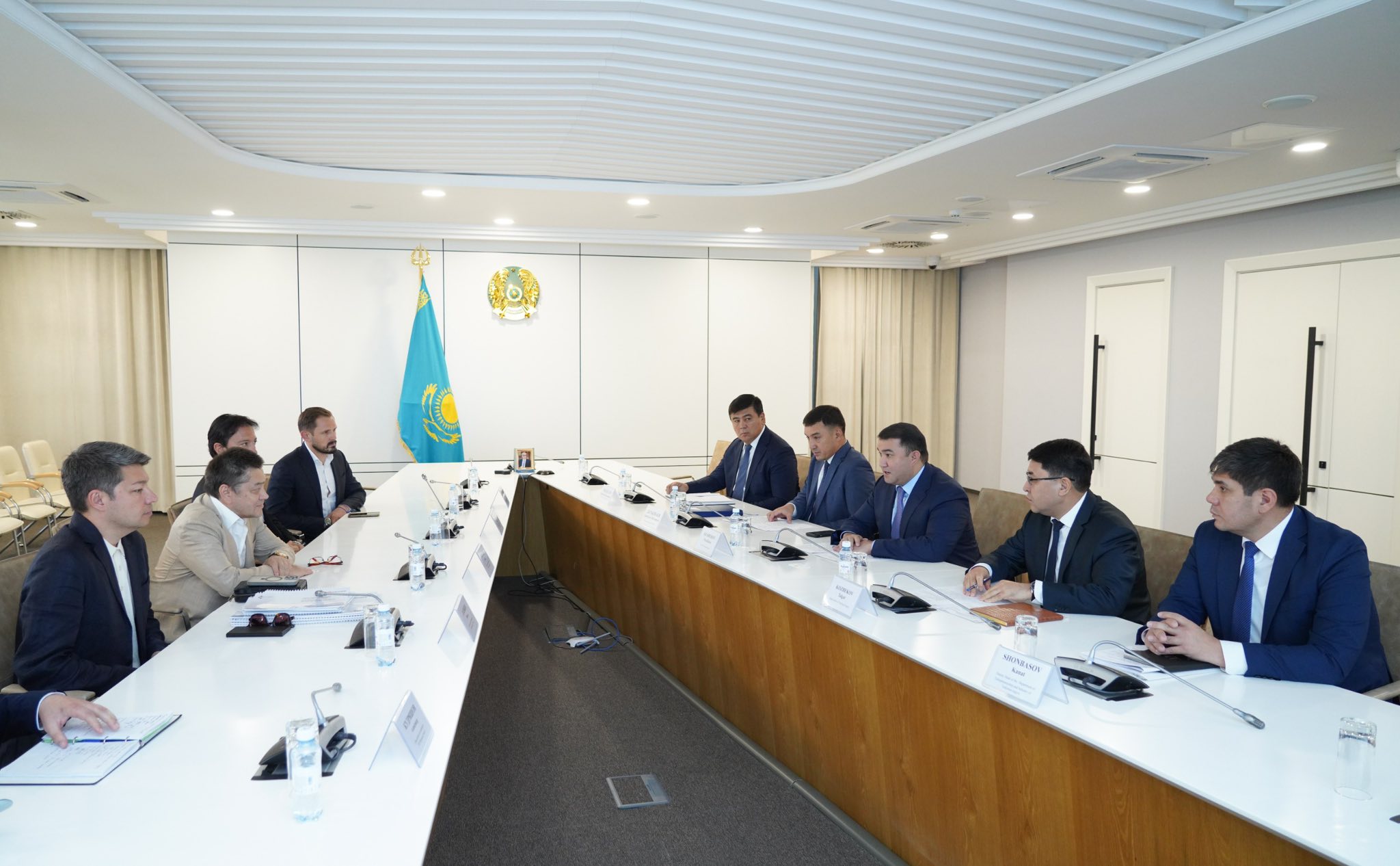 ТҮРКІСТАН ОБЛЫСЫНЫҢ ӘКІМІ ИНВЕСТОРЛАРМЕН МЕТАЛЛУРГИЯ ЗАУЫТЫН АШУ БОЙЫНША КЕЛІССӨЗ ЖҮРГІЗДІ