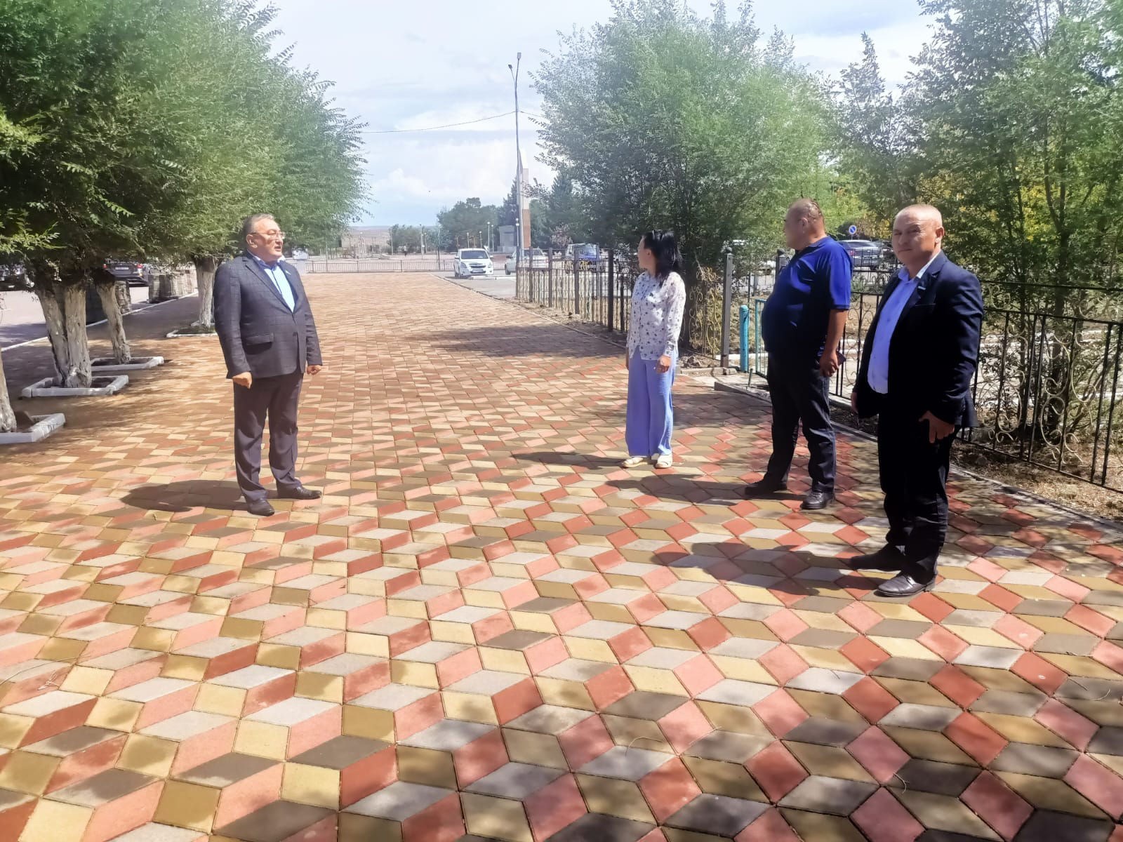 2025 жылдың 30 шілдесінде аудандық мәслихат төрағасы Р.Абеуов, аудандық депутаттар және тиісті лауазымды тұлғалармен бірге Ақтоғай ауылындағы жүргізіліп жатқан құрылыс және әлеуметтік-мәдени нысандарды аралады. Нысандарды аралау барысында олардың жұмыс барысымен танысып, өзекті мәселелерге назар аударды.
