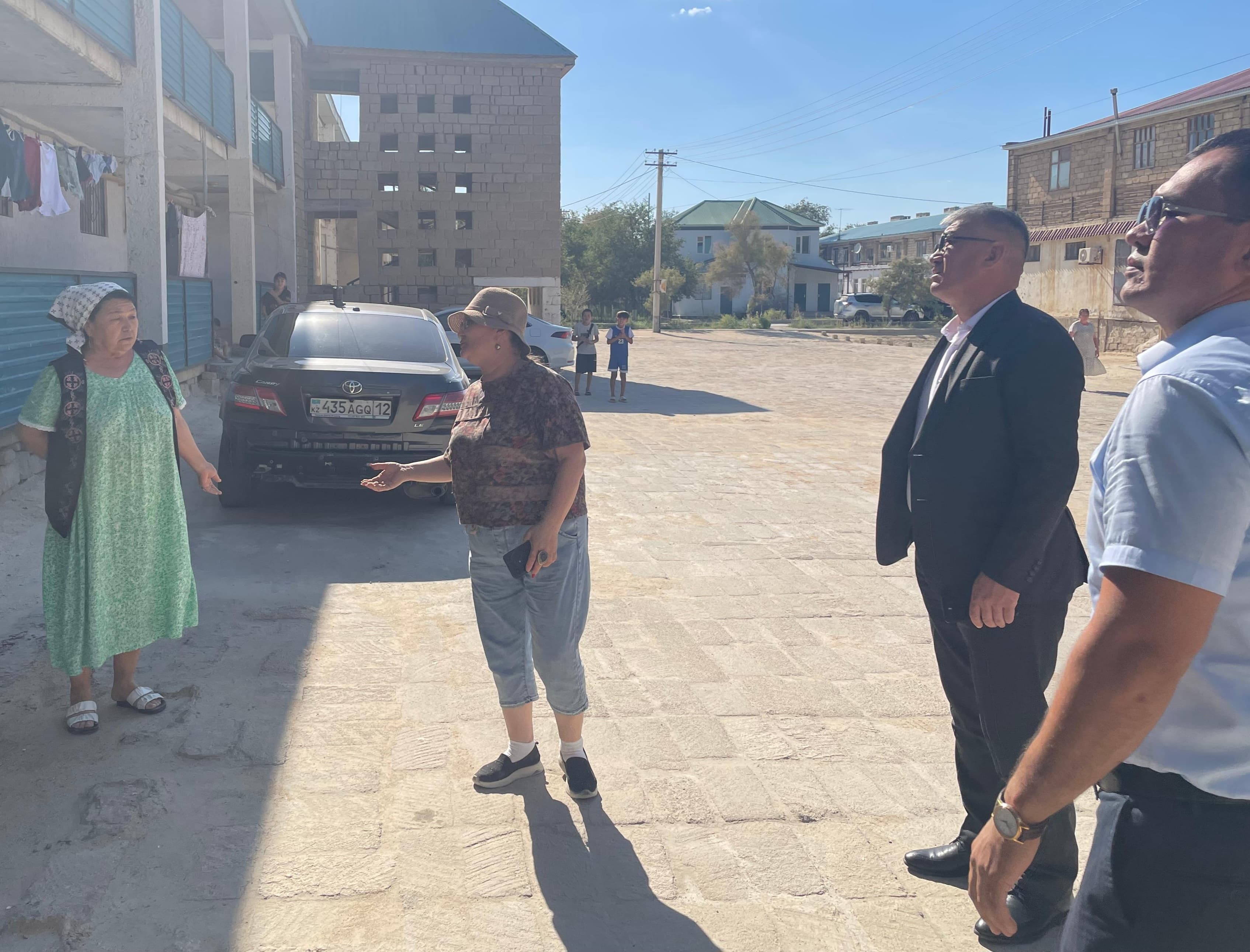 Аудан басшысы Бейнеу ауылындағы бірнеше көшені аралады