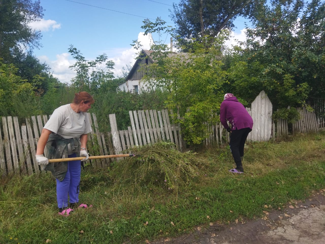 Жамбыл ауылдық округінде «Таза Қазақстан» бағдарламасы аясында санитарлық тазалау және абаттандыру жұмыстары жүйелі түрде жүргізілуде.  #тазаказахстан🇰🇿🇰🇿🇰🇿  В Жамбылском сельском округе продолжаются плановые работы по санитарной очистке и благоустройству территории в рамках республиканской программы «Таза Қазақстан».  #тазаказахстан🇰🇿🇰🇿🇰🇿