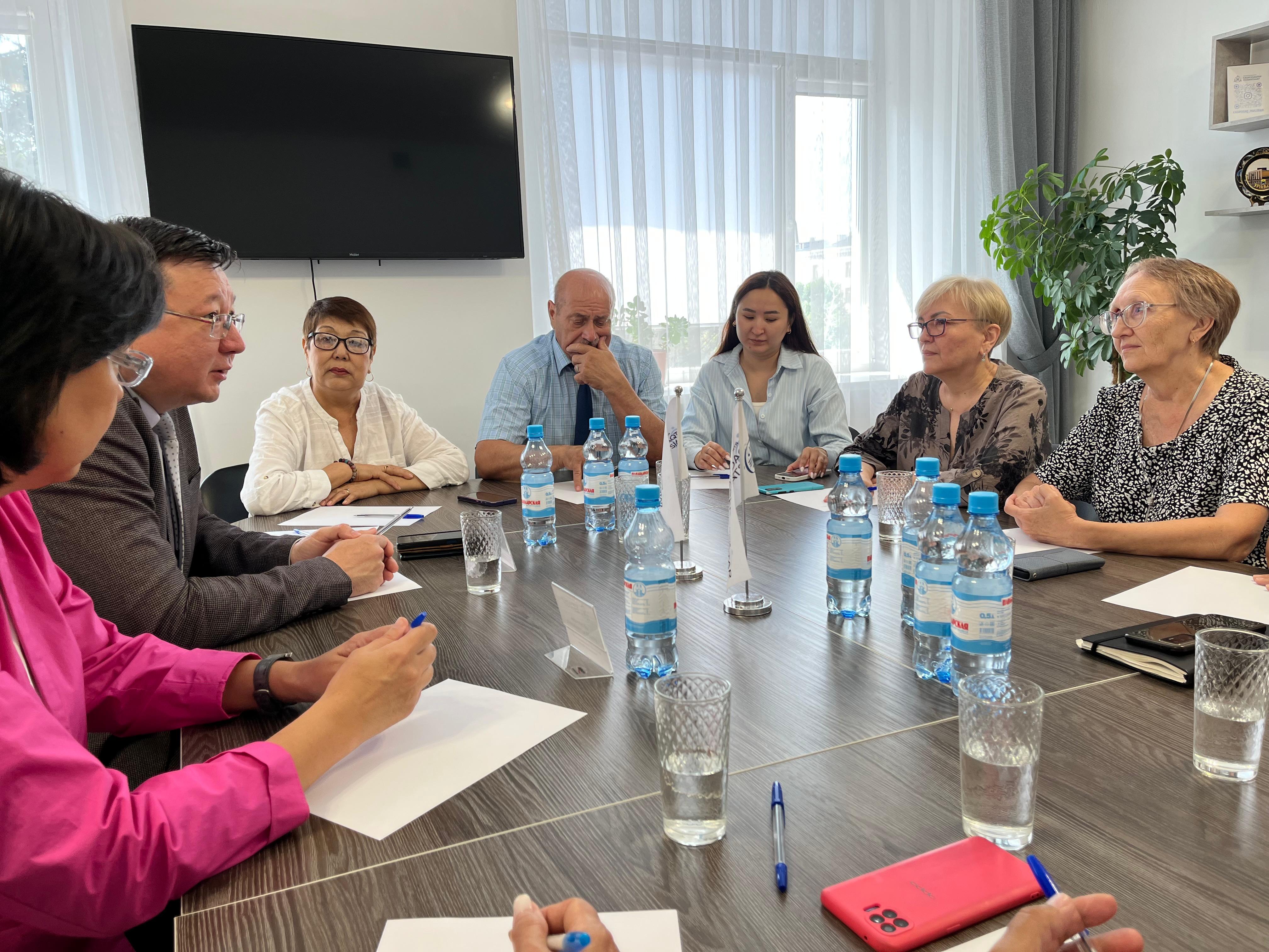 Еңбек қауіпсіздігі саласындағы кәсіподақтармен ынтымақтастық