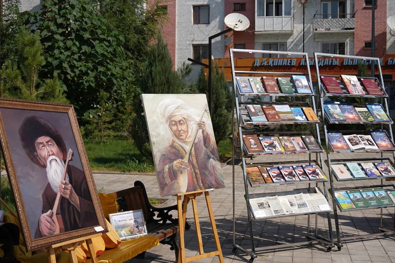 «Домбыра – дала киесі»: Ұлттық Домбыра күніне орай кітапханада мазмұнды шара өтті