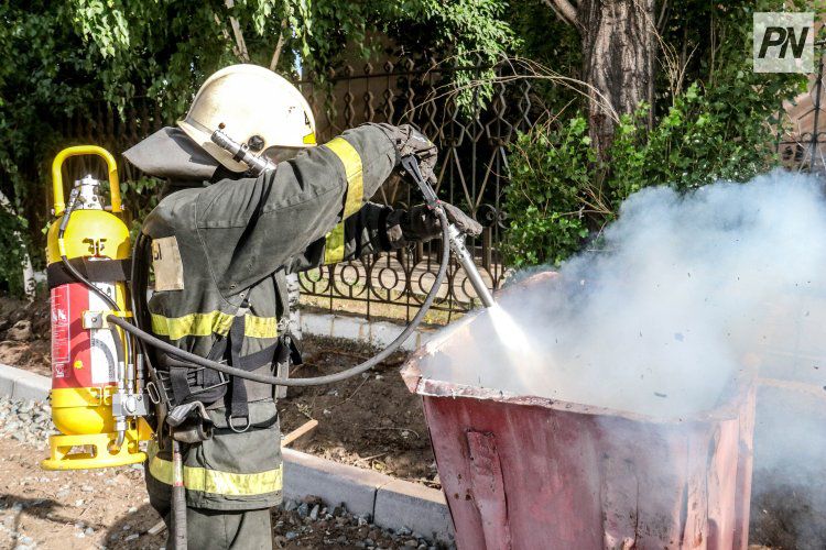 Журналист өрт сөндірушінің рөлінде