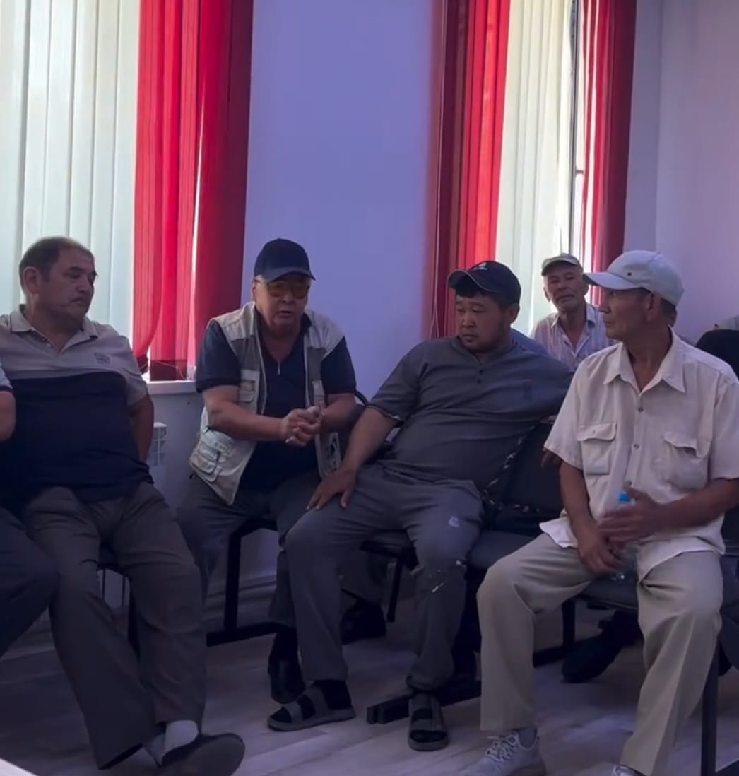 Қайназар ауылының тұрғындарымен кездесу