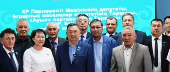 Осакаров аудандық мәслихатының депутаты Скуловец Игорь Анатольевич ағымдағы жылдың 3 шілдесінде Қарағанды қаласында  «АУЫЛ» ПАРТИЯСЫНЫҢ ӨҢІРЛІК АКТИВІМЕН кездесуіне қатысты.