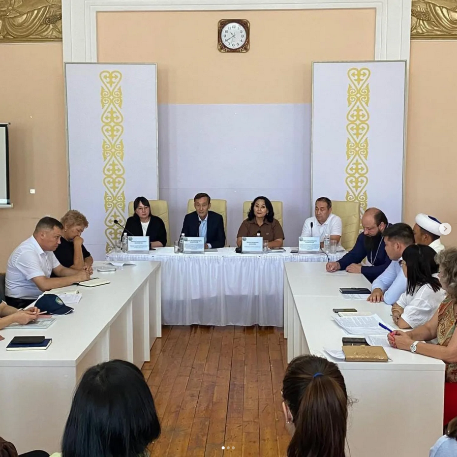 2025 жылғы 3 шілдеде Алтай ауданында діни ахуалдың және түрлі конфессиялардың өзара әрекеттестігінің өзекті мәселелерін талқылау үшін жетекші сарапшылар мен мемлекеттік органдардың өкілдері қатысқан дін саясаты және конфессияаралық диалог бойынша маңызды дөңгелек үстел отырысы өтті.