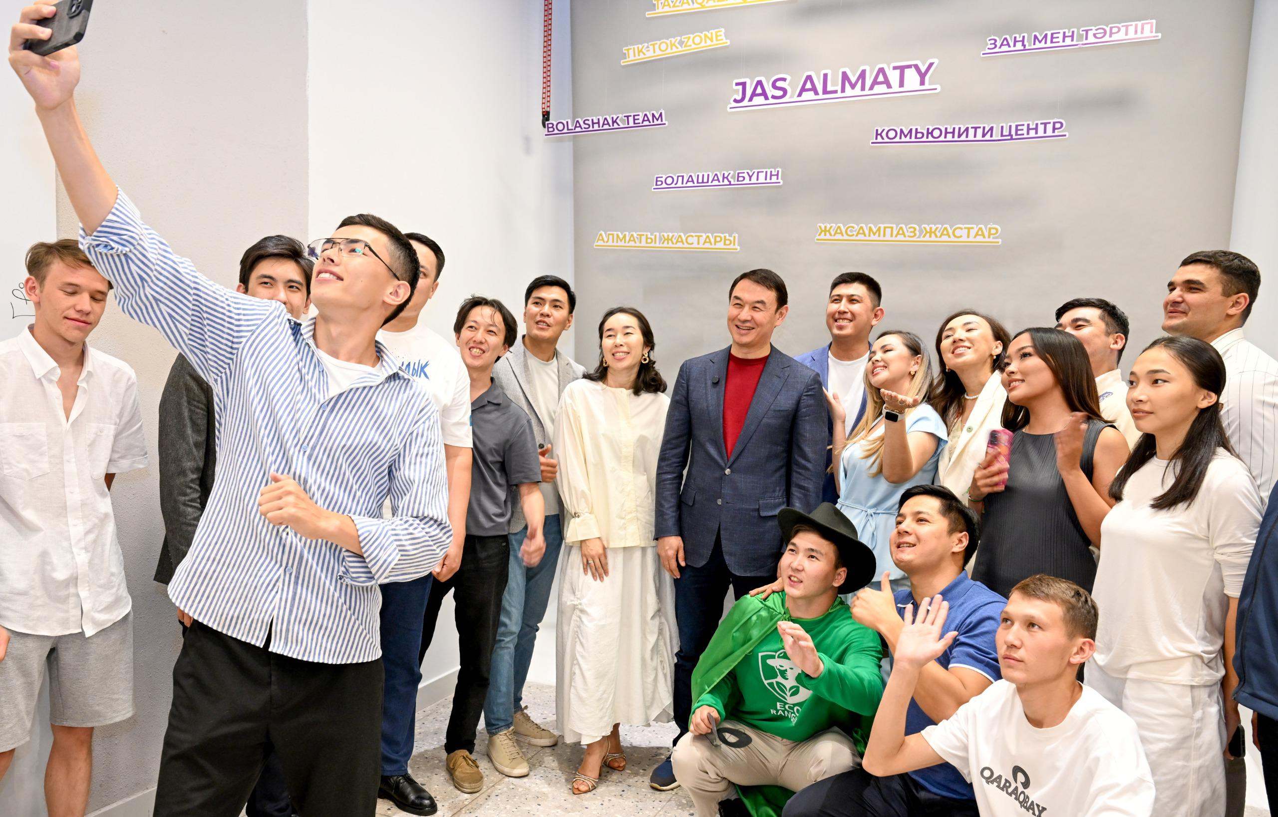 Алматы әкімі Дархан Сатыбалды жастармен кездесті