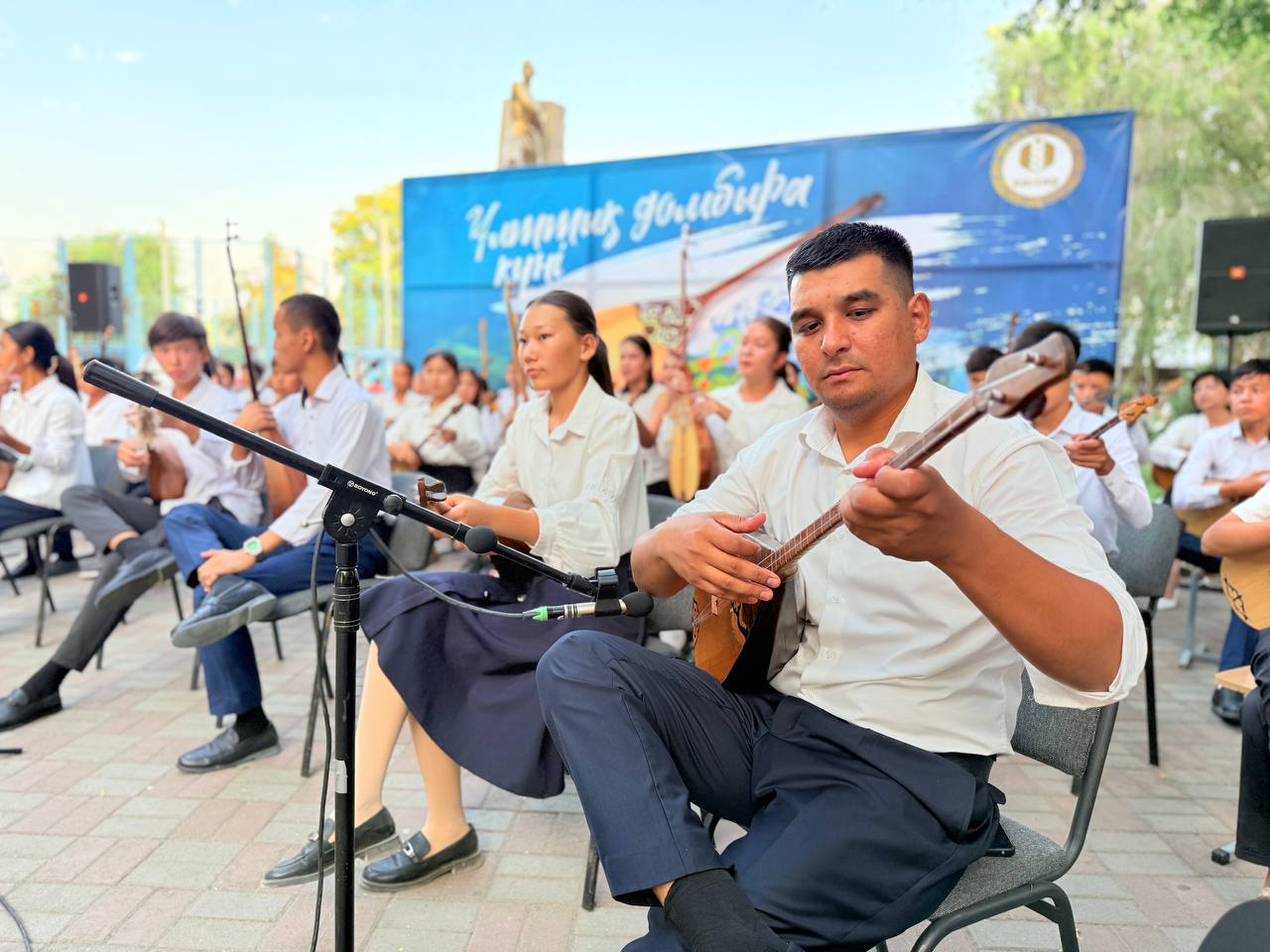 ҰЛТТЫҚ ДОМБЫРА КҮНІ: Қос ішектен шертіледі шежіре