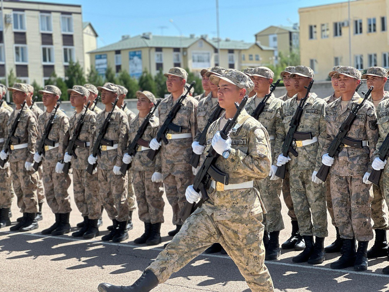 С ЧУВСТВОМ ДОЛГА