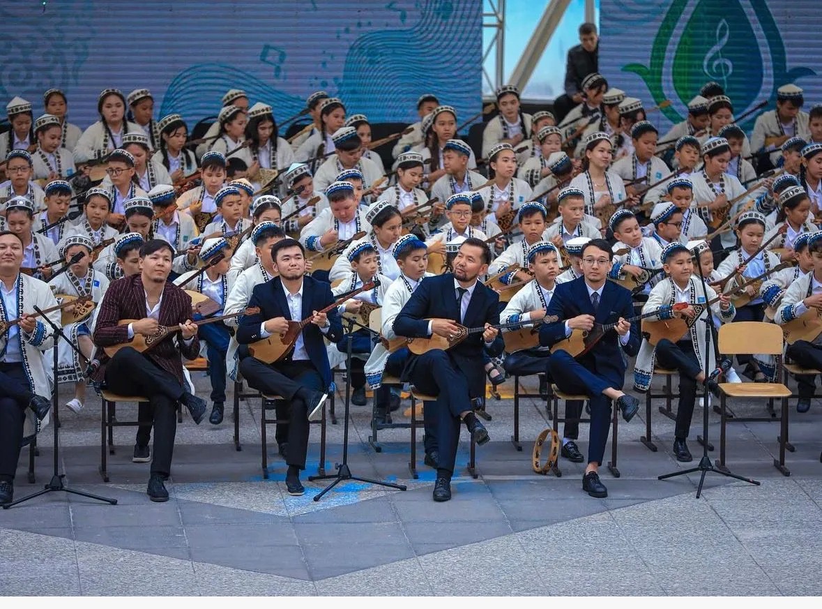 Елордалық амфитеатрда Домбыра күніне арналған концерт өтті