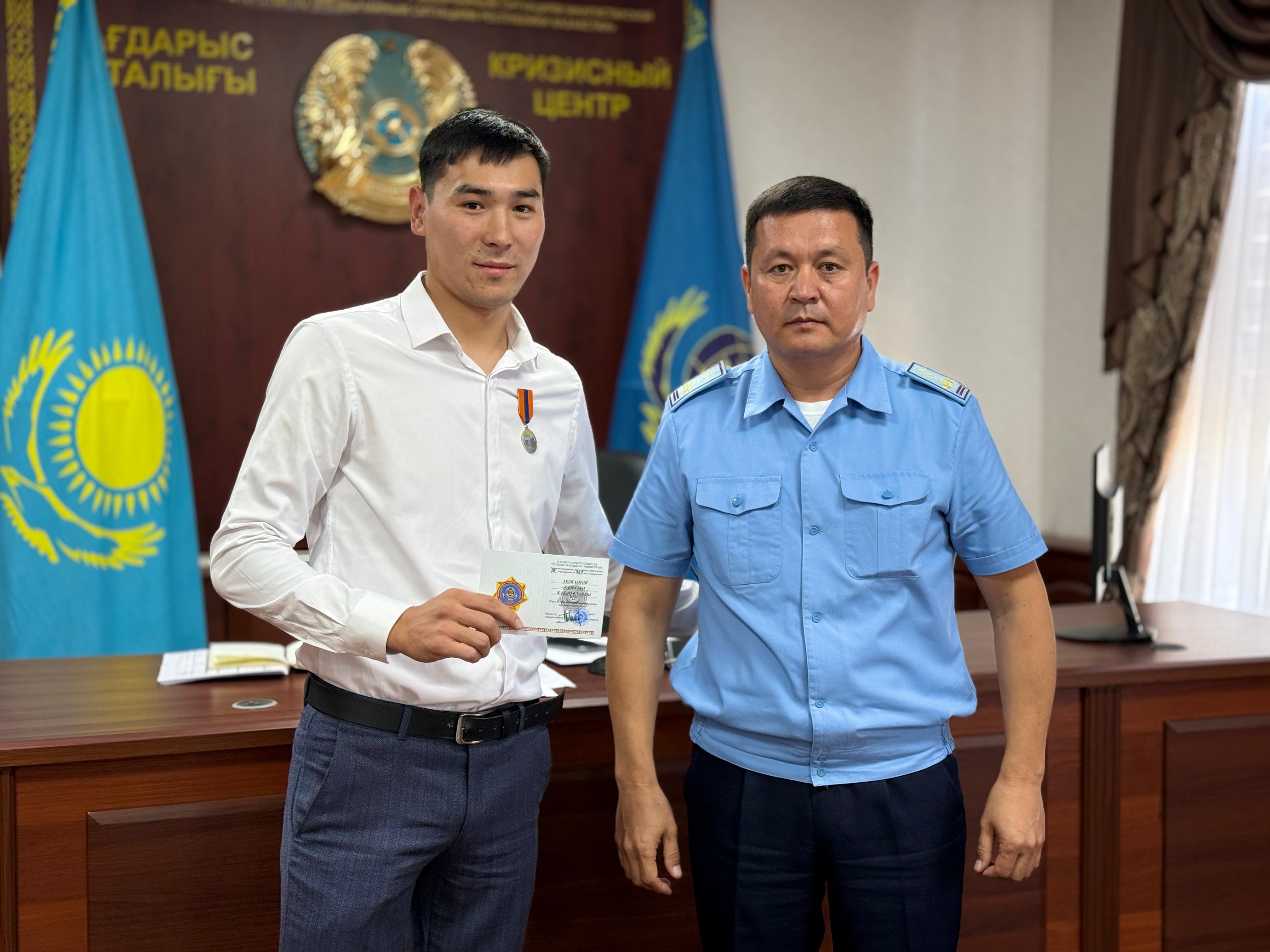 Суға батқан жасөспірімді құтқарған азаматтар марапатталды