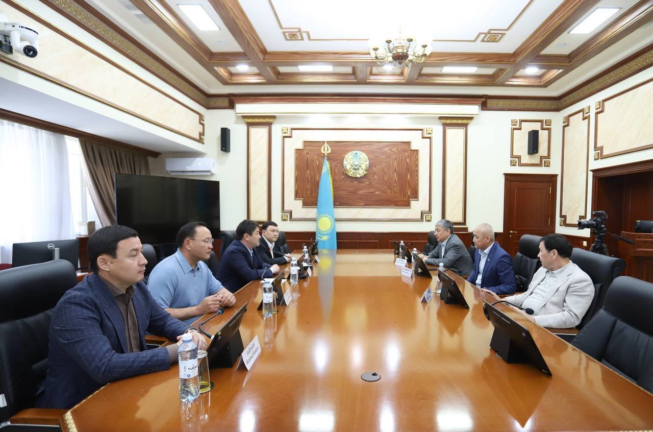 Нұрдәулет Қилыбай Сенат және Мәжіліс депутаттарымен кездесті