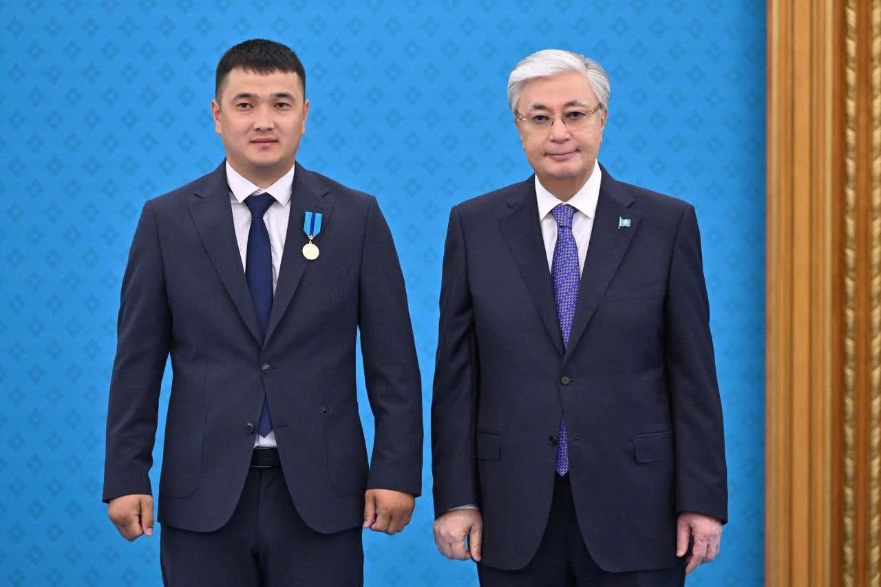 ПРЕЗИДЕНТ ТҮРКІСТАН ОБЛЫСЫНЫҢ ҮЗДІК МАМАНДАРЫН МАРАПАТТАДЫ