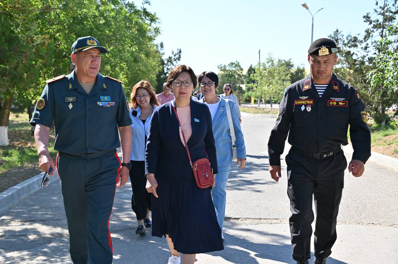 Маңғыстау облысында депутаттар Қорғаныс министрлігінің әскери бөлімдеріндегі жағдаймен танысты