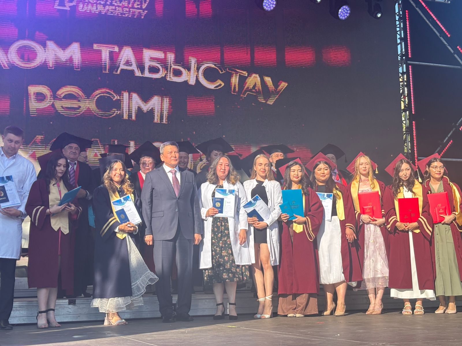 Kozybayev University үздік түлектері СҚО-да салтанатты түрде марапатталды
