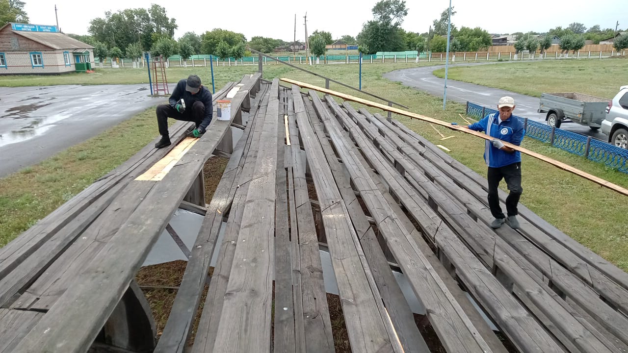 На центральном стадионе села проведёт текущий ремонт трибун.