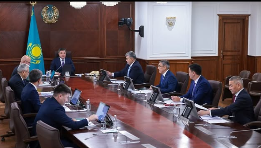 Еңбек нарығын трансформациялау: Олжас Бектенов әкімдердің KPI жүйесін енгізуді және жаңа жұмыс орындарын құру бойынша бірыңғай цифрлық жүйені жасап шығаруды тапсырды
