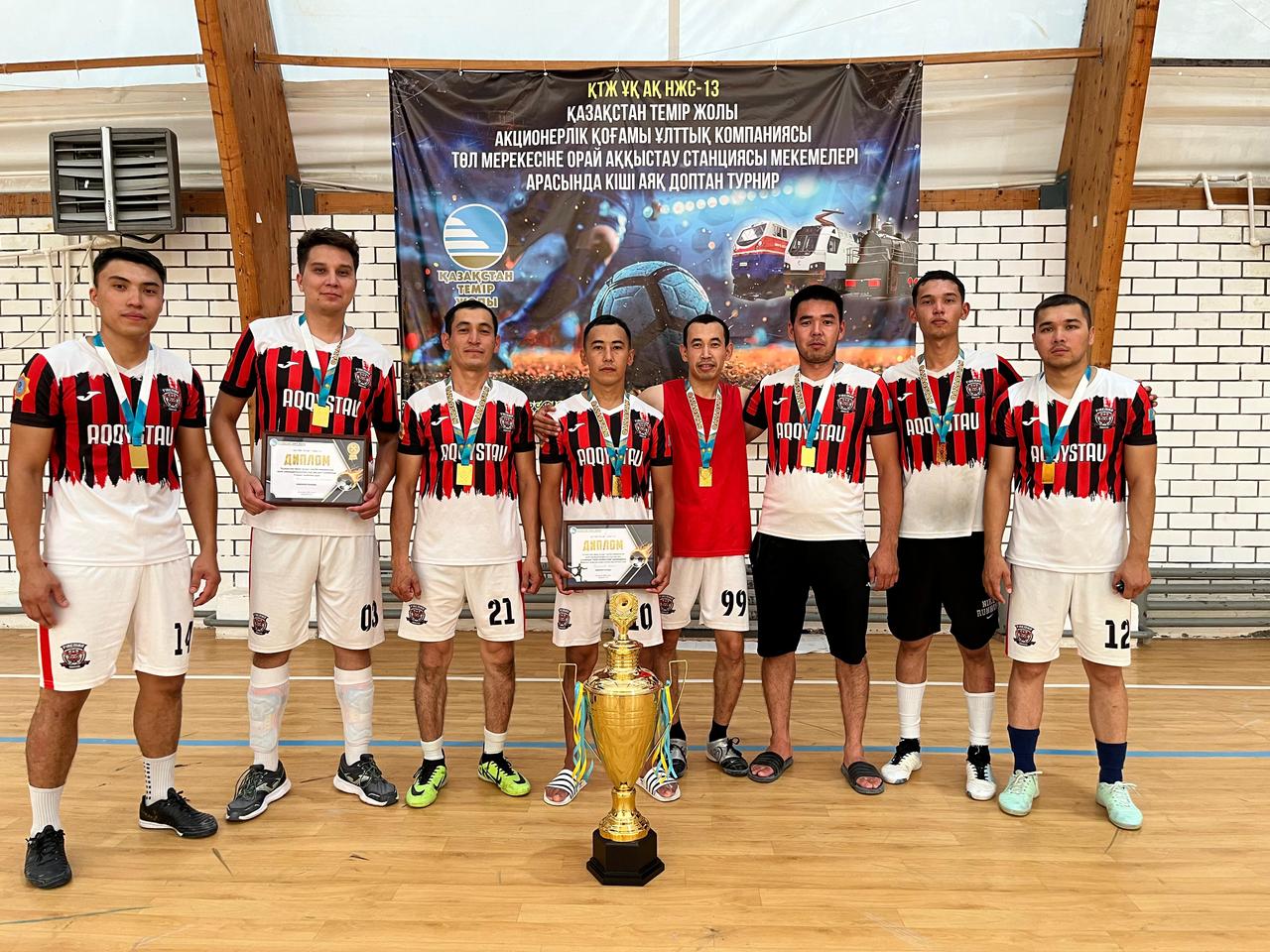 Атыраулық өрт сөндірушілер кіші аяқ добынан өткізілген  турнирде І орынды иеленді