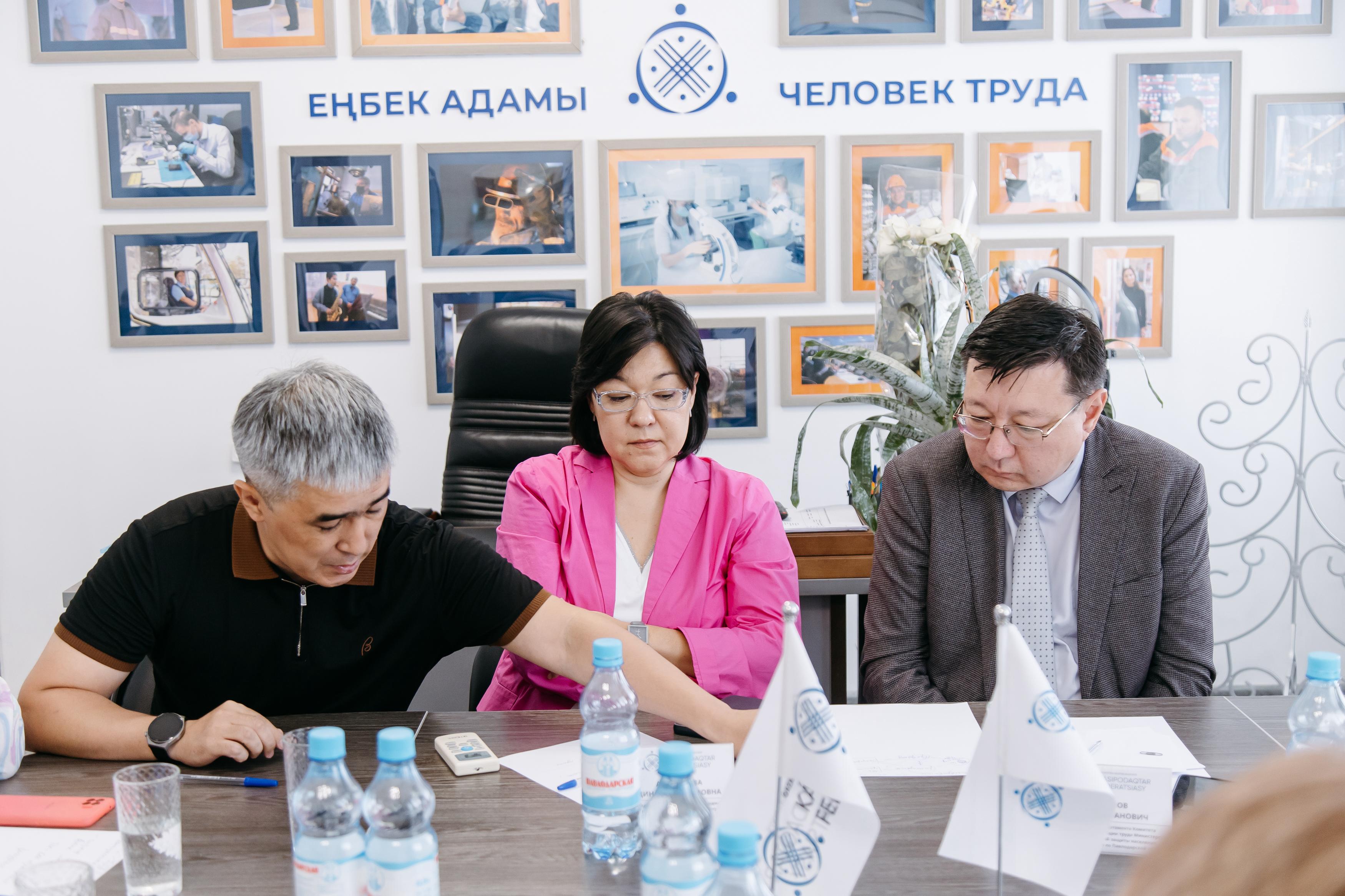 Павлодар облысы бойынша Мемлекеттік еңбек инспекциясы департаменті заңды тұлғалардың салалық бірлестігімен, кәсіподақтар конфедерациясымен және жұмыс берушілермен кеңес өткізді.