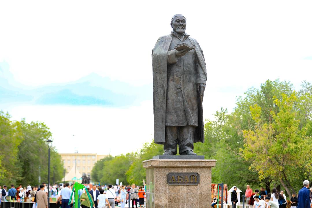 Ақтөбеде ұлы Абайдың 180 жылдығы аталып өтуде