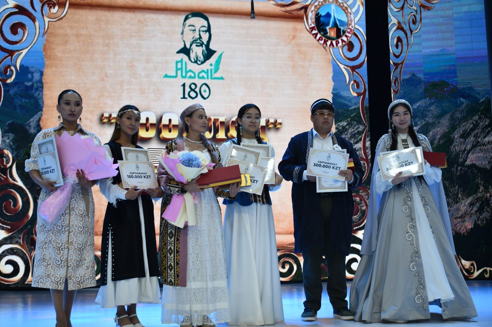 Африкалық тайпалық әйелдердің жалаңаш суреттері