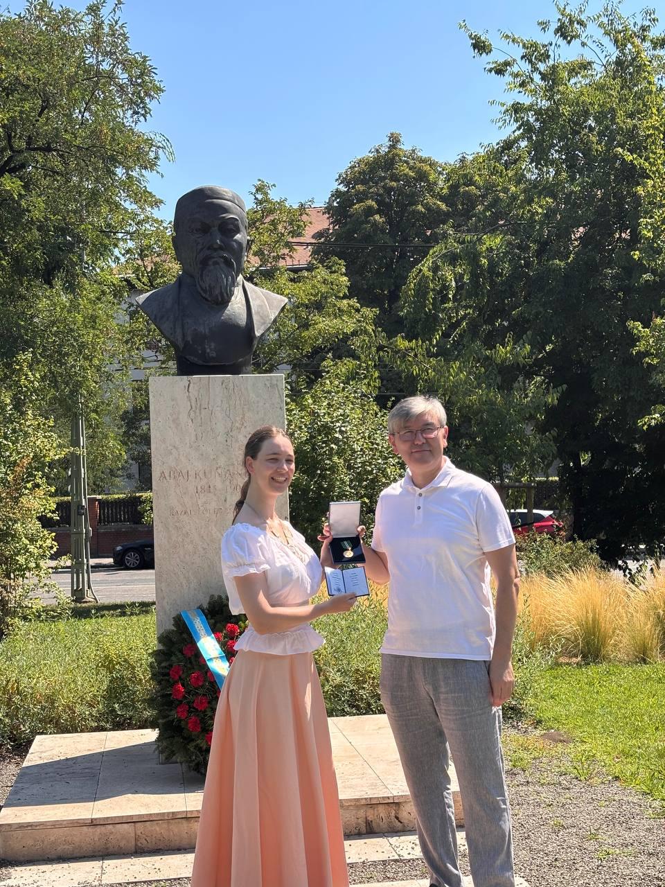 From Hungary to a Kazakh Friend - the “Shapagat” Medal