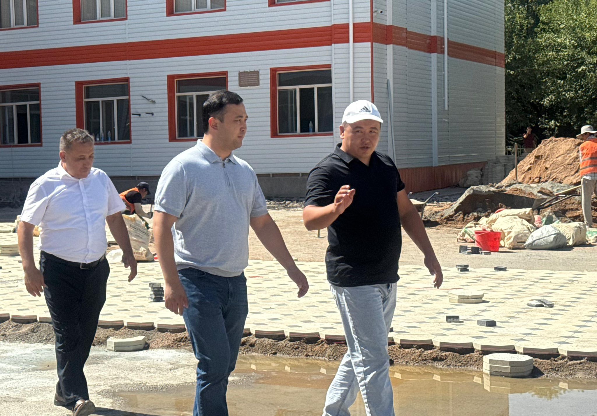 КЕЛЕС АУДАНЫНДАҒЫ БІЛІМ ОШАҚТАРЫ ЖАҢҒЫРТЫЛЫП ЖАТЫР