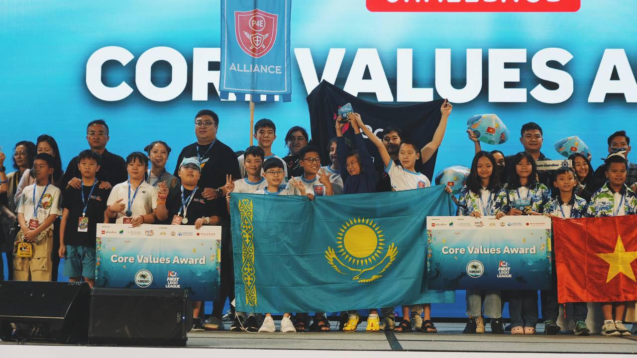 «Келешек мектептерінің» оқушылары Қытайда өткен халықаралық робототехника чемпионатында жеті жүлде иеленді