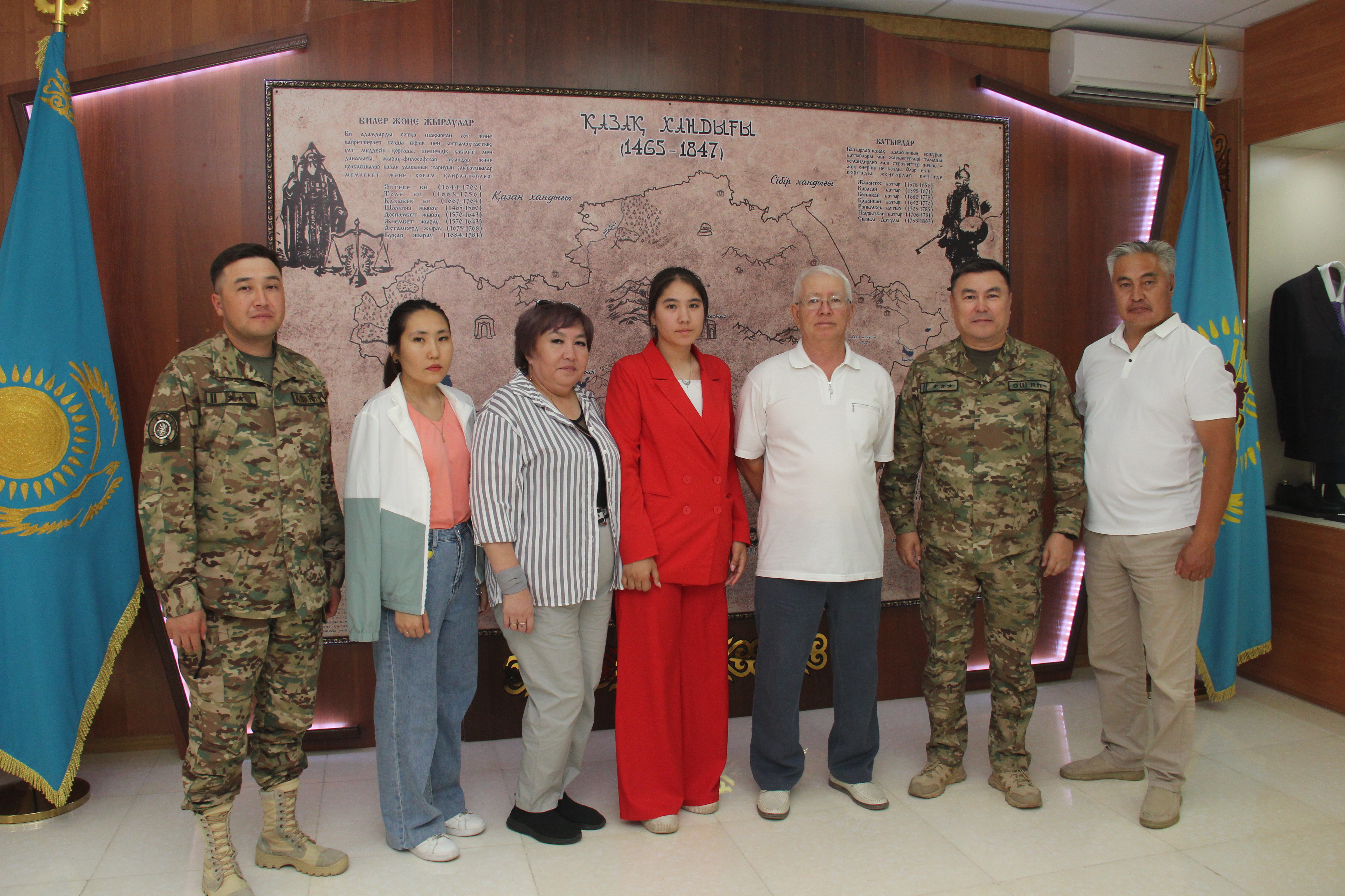 Ұлттық ұлан батыры Айбат Амановтың отбасы сарбаздармен кездесті