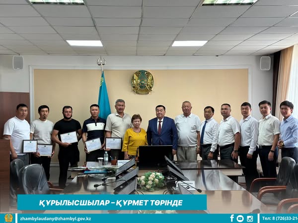 Поздравил строителей с профессиональным праздником.