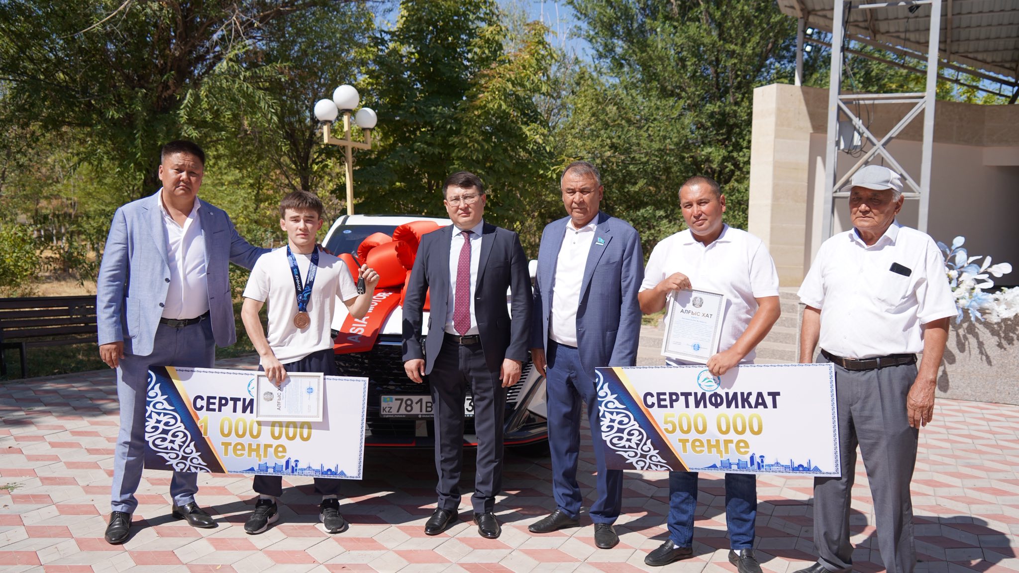 ӘЛЕМ ЧЕМПИОНАТЫНЫҢ ЖҮЛДЕГЕРІНЕ АВТОКӨЛІК СЫЙЛАДЫ