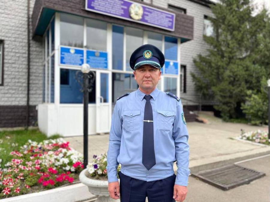 Полицейский находящийся на отдыхе спас двух утопающих в СКО