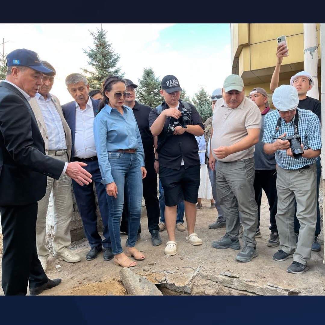 Депутаттар  бірқатар маңызды құрылыстар және әлеуметтік, мәдени нысандарда жүріп жатқан қайта жаңғырту және жөндеу жұмыстарымен танысты.