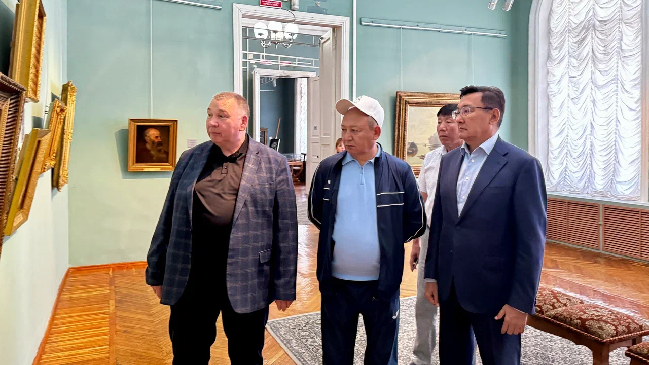 Мәслихат төрағалары Семейдегі бейнелеу өнері музейіне барды
