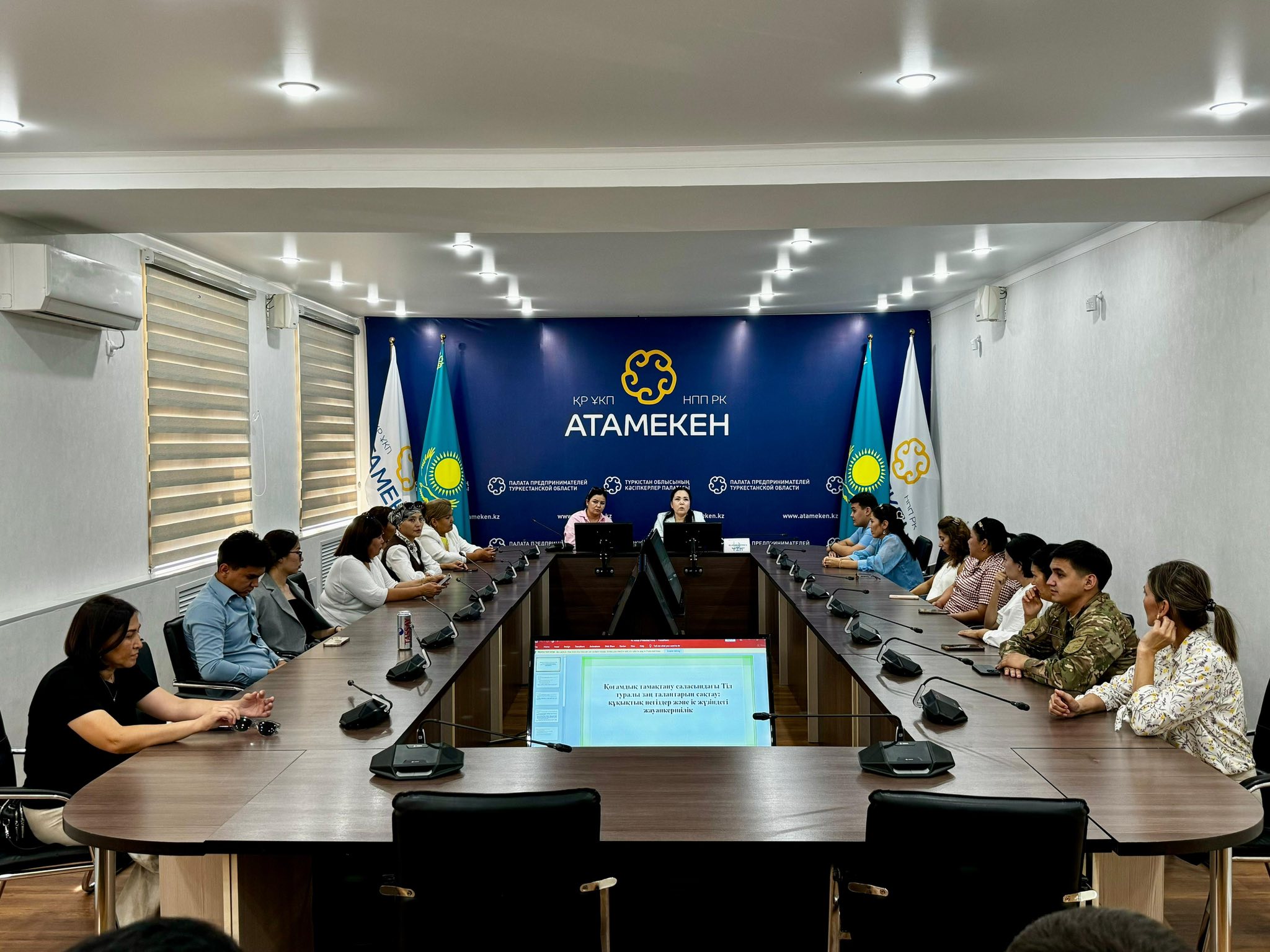 ТҮРКІСТАНДА ЖАРНАМА МӘТІНДЕРІНІҢ САУАТТЫ ЖАЗЫЛУЫ ТАЛҚЫЛАНДЫ