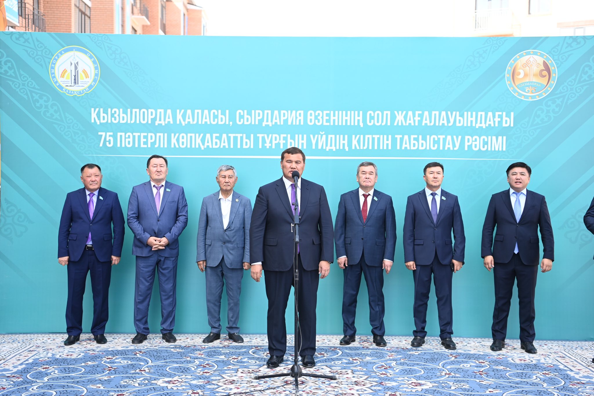 Семьям, стоящим в очереди на жилье в Кызылорде, вручили ключи от новых квартир