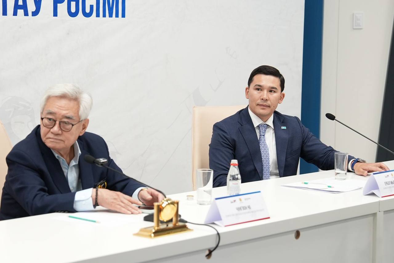 Ербол Мырзабосынов таеквондодан жазғы Универсиада мен Азия чемпионатының жеңімпаздарын марапаттады