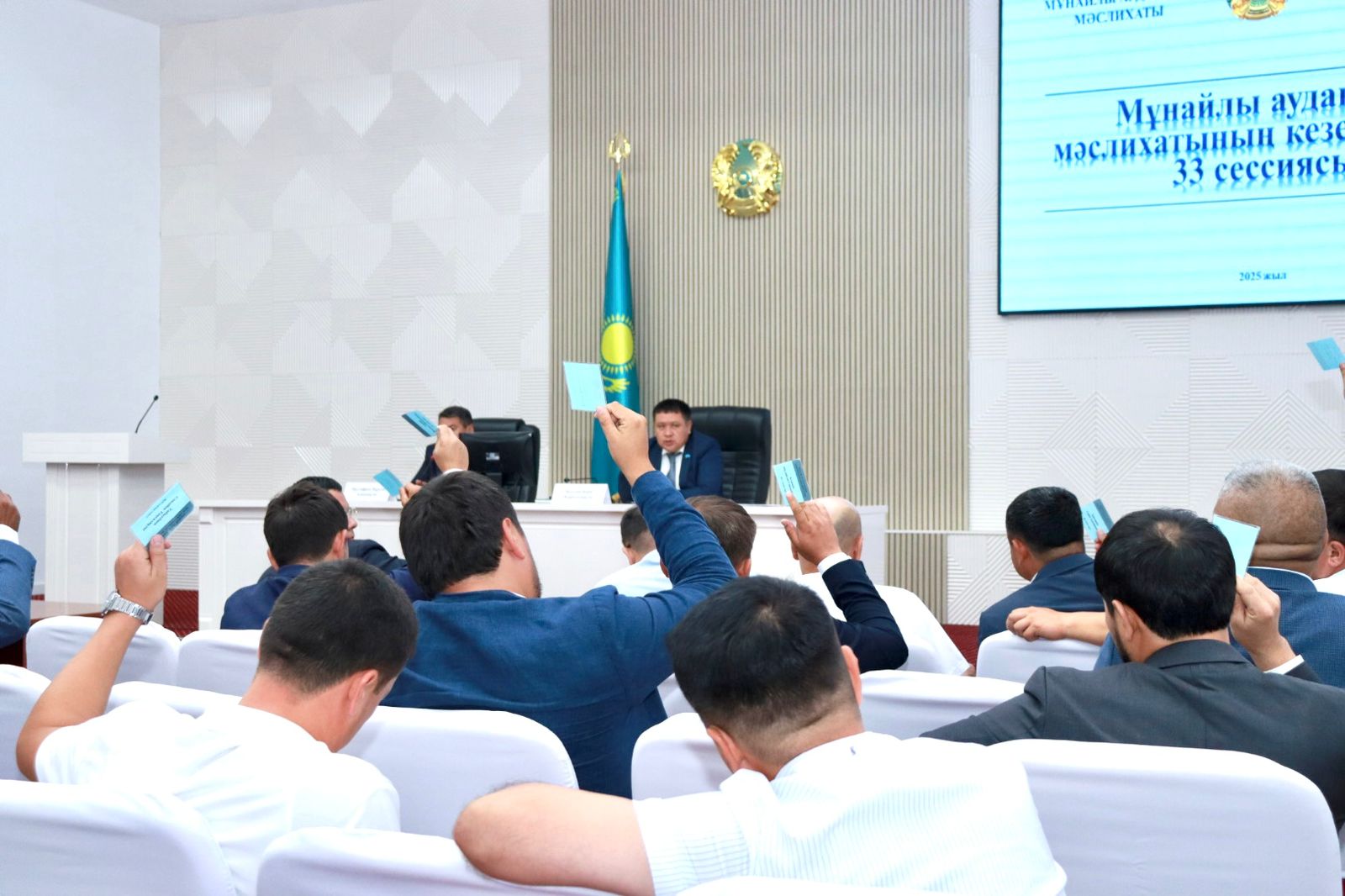 Бесінші сайланған аудандық мәслихаттың кезектен тыс XXXIII сессиясы өтті