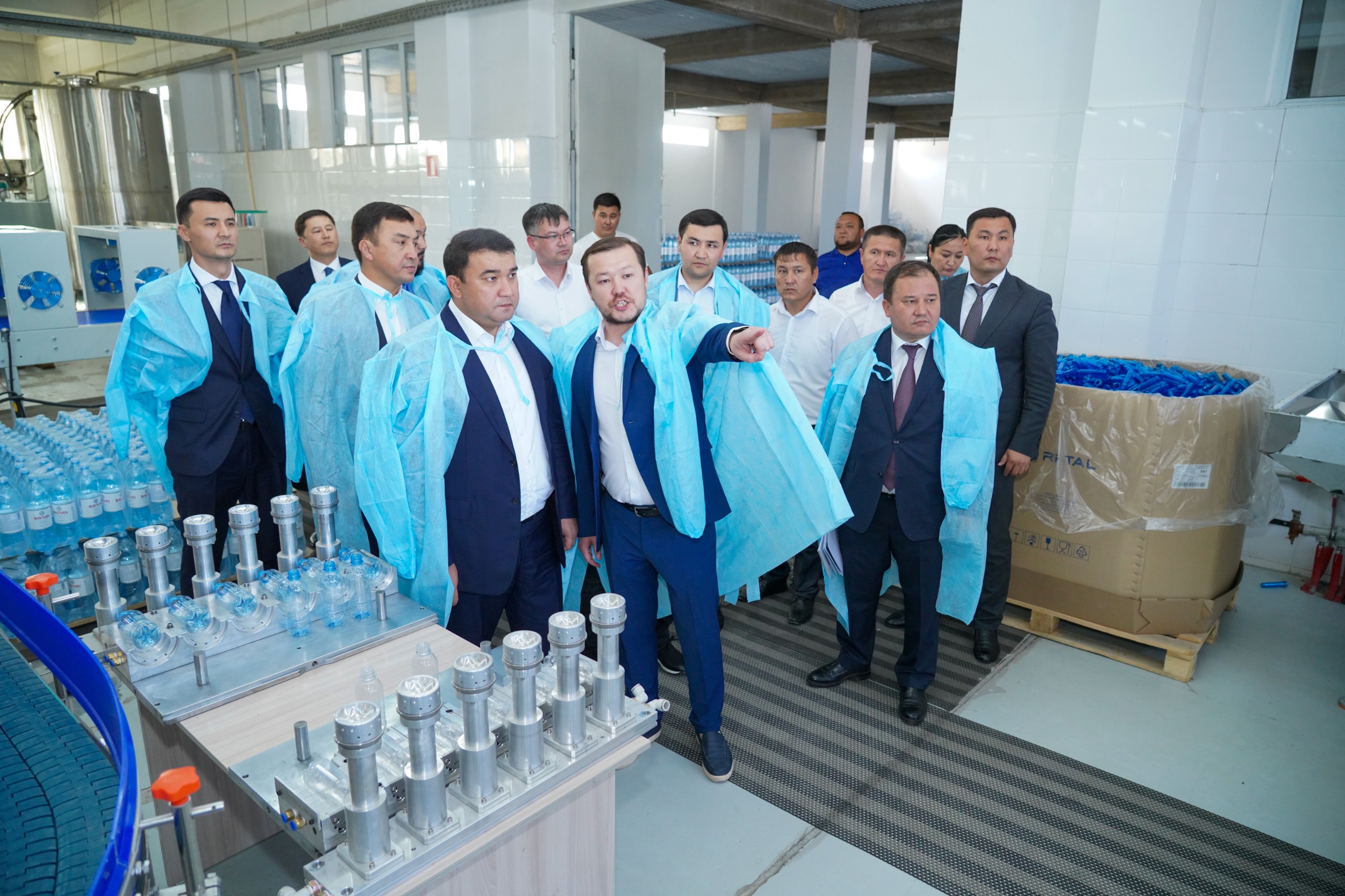 ТҮРКІСТАН: ОБЛЫС ӘКІМІ АРЫСТАҒЫ КӘСІПОРЫНДАРДЫ АРАЛАДЫ