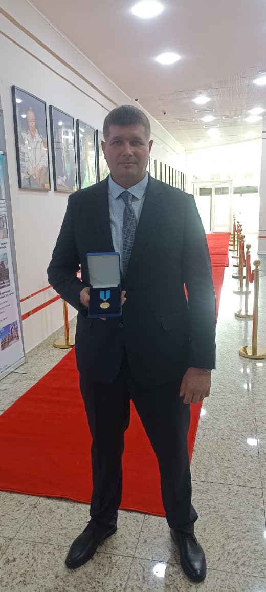 Қазақстан Республикасының Өнеркәсіп және құрылыс министрі Ерсайын Нағаспаев құрылыс саласының ардагерлері мен қызметкерлеріне наградалар табыс етті